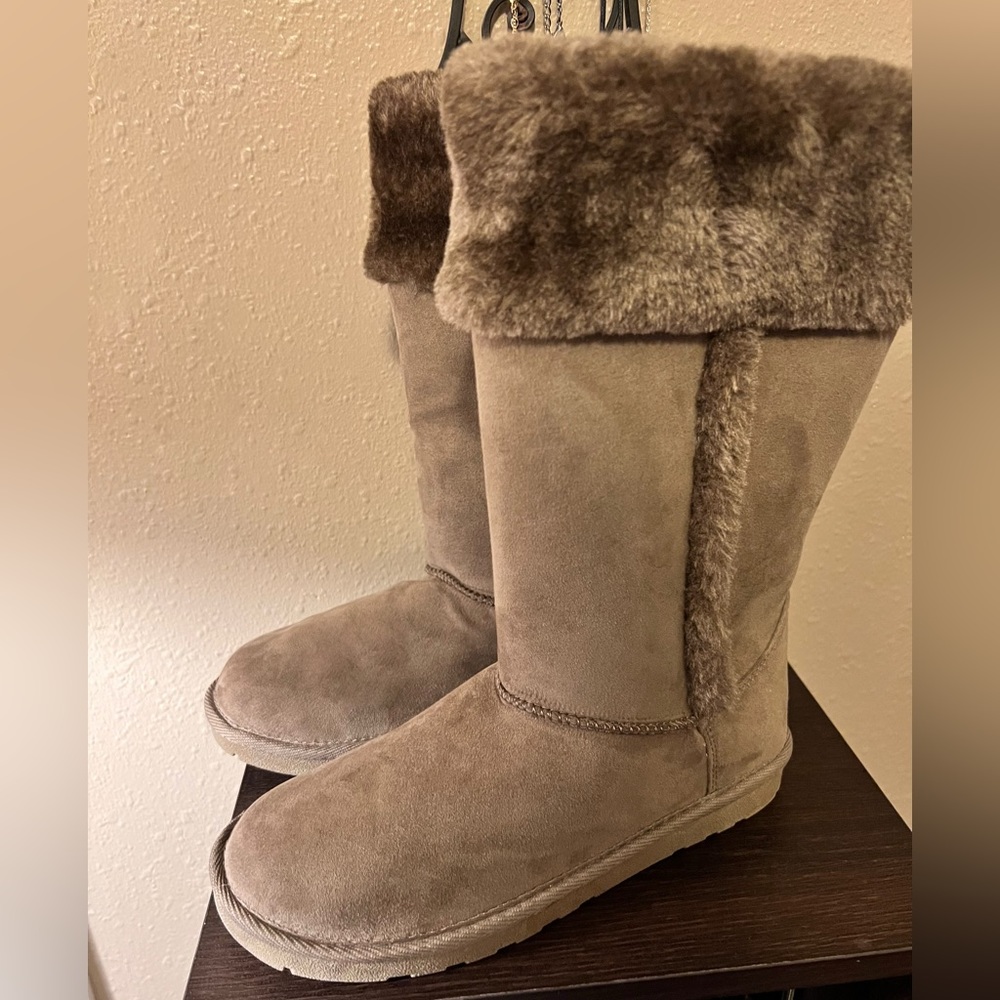 Arizona Susie Truffle Boot - Size 7 M